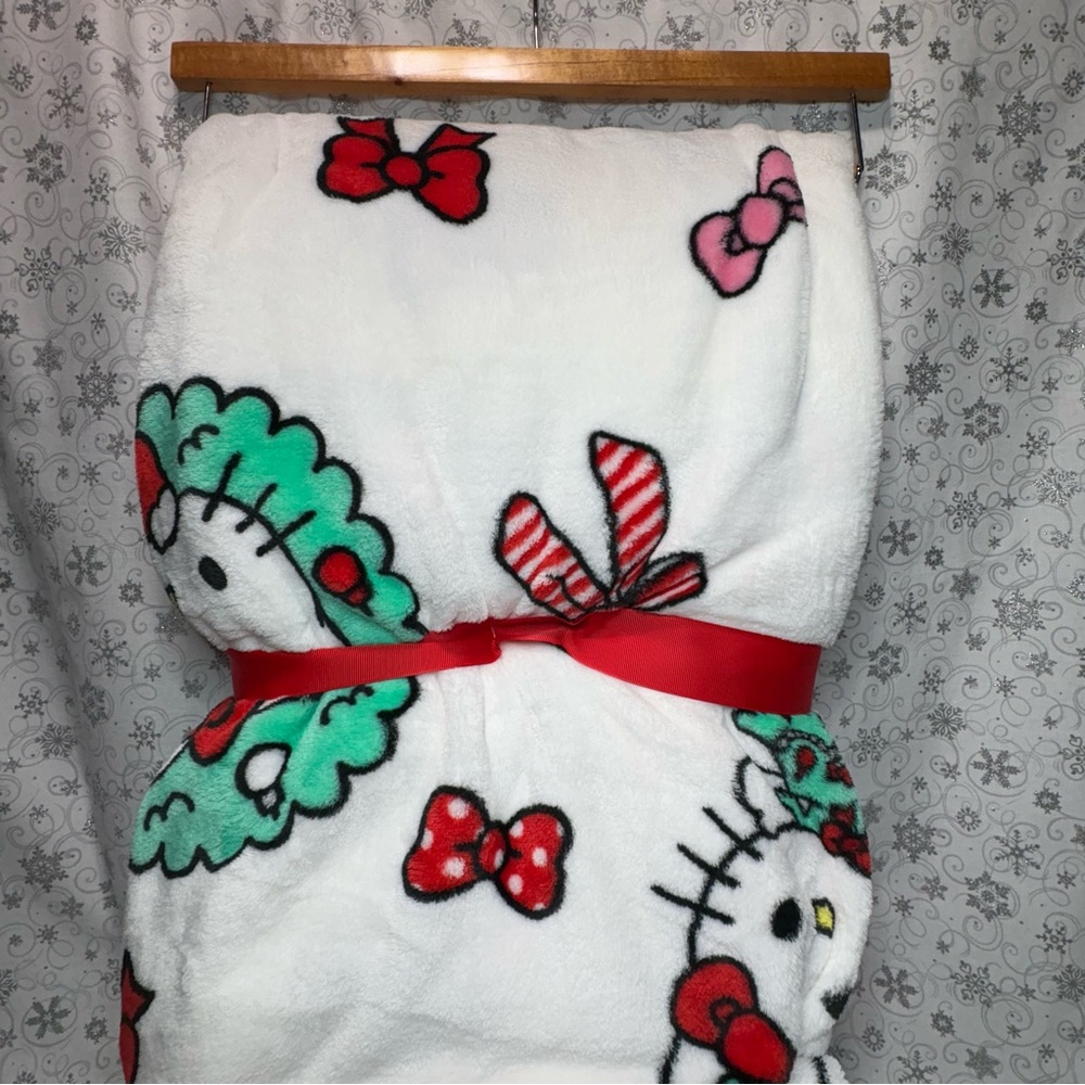 2 Viral Hello Kitty Oversized Christmas Throw Blankets-Pink Gingerbread & Wreath - Picture 7 of 11